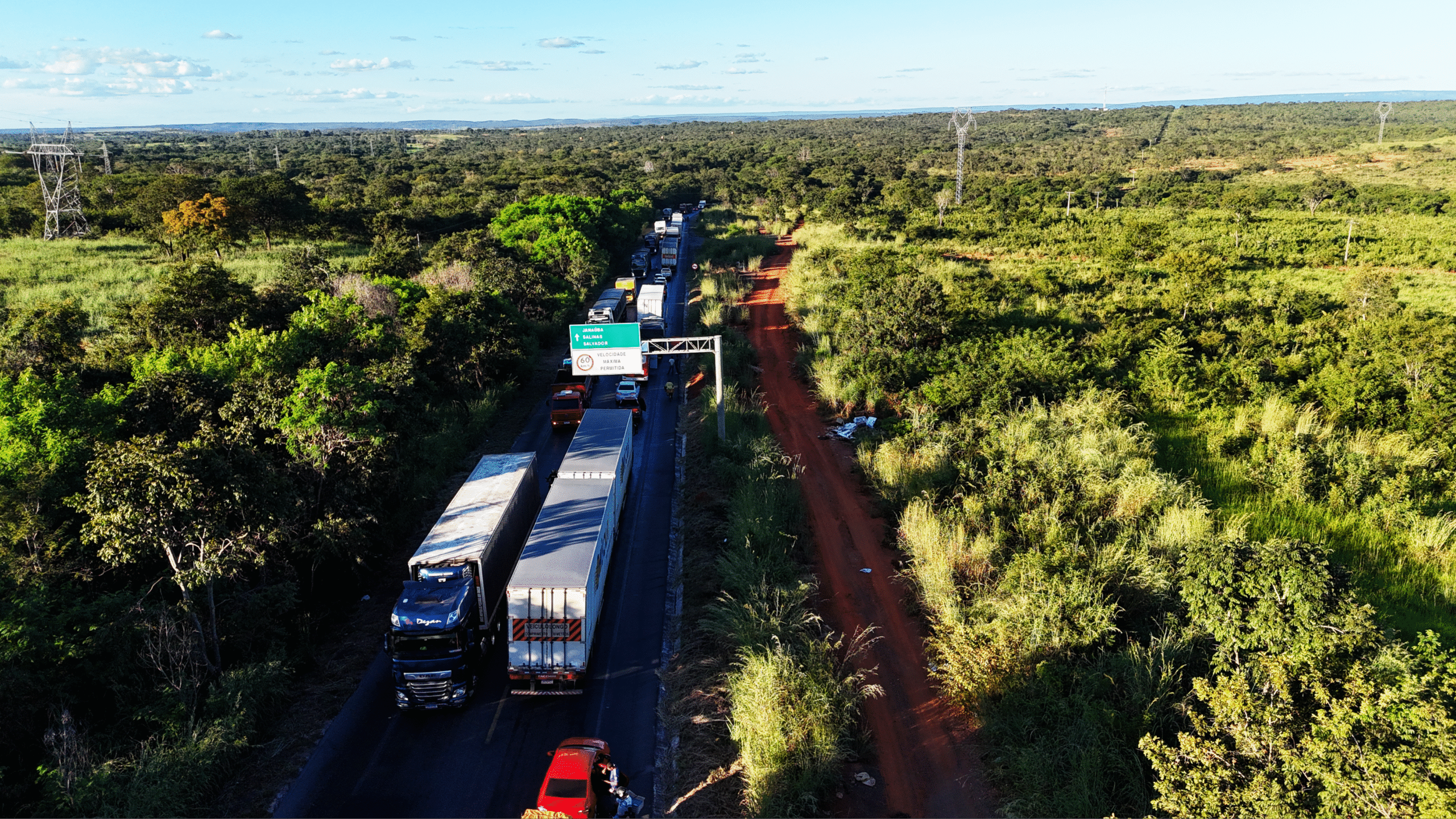A BR-251 já não é apenas uma via de tráfego intenso. Ela se tornou o símbolo da negligência institucional com o povo do Norte de Minas.