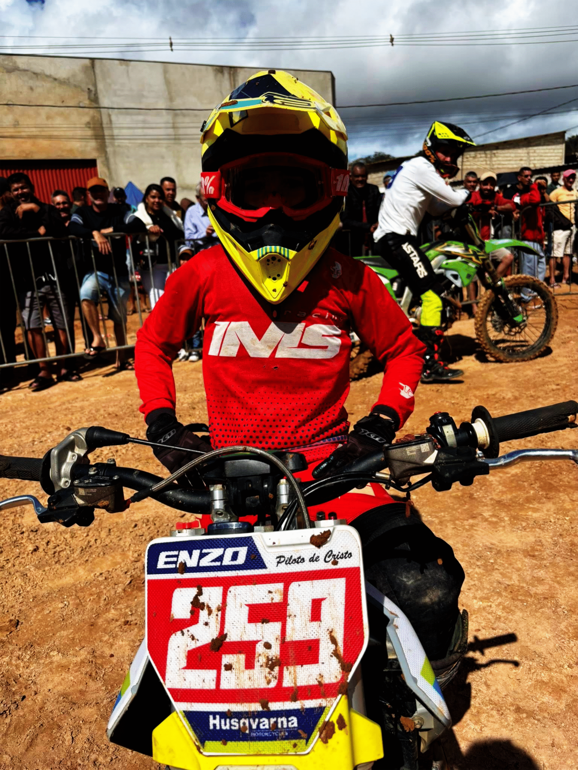 O ronco dos motores ecoou forte neste domingo (13), durante a realização da 3ª etapa do Circuito Inter TV de Motocross. 