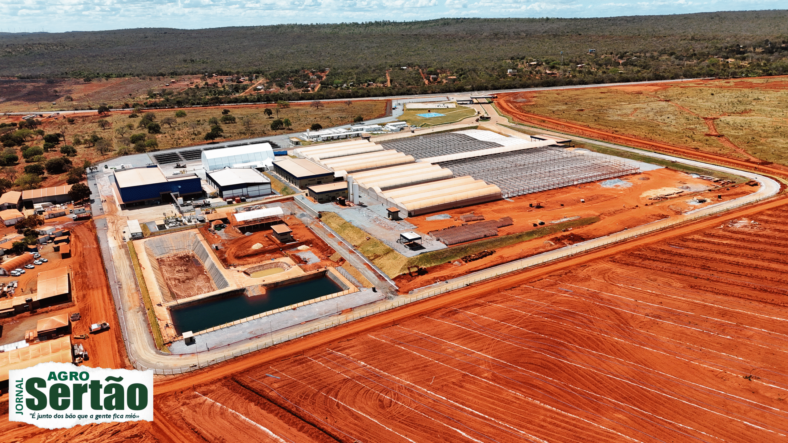 Confesso que é um privilégio testemunhar, em pleno sertão norte-mineiro, a chegada de um dos maiores investimentos em economia verde do Brasil. A empresa Acelen Renováveis, controlada pelo fundo árabe Mubadala Capital, já instalou em tempo recorde, na zona rural de Montes Claros, a primeira estrutura do Centro de Inovação e Tecnologia da Macaúba – um verdadeiro marco para o futuro dos biocombustíveis.