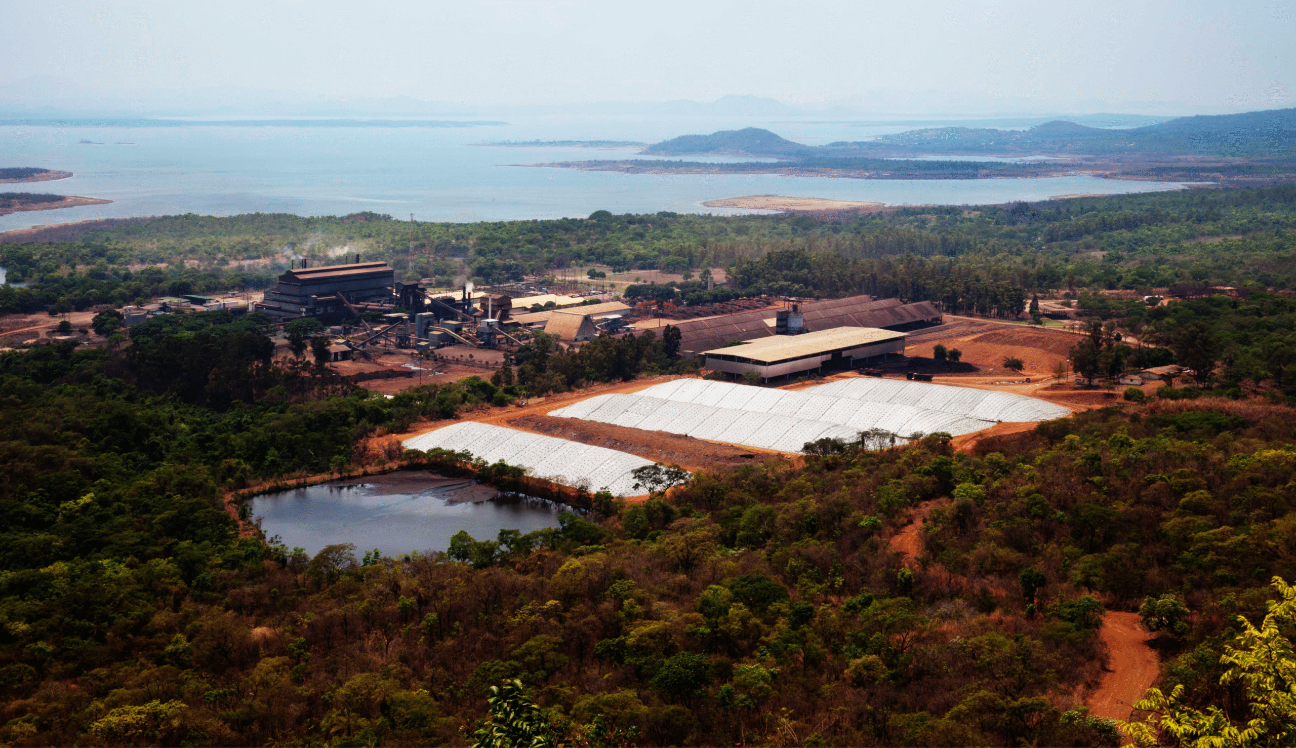 Eu não consigo me calar diante de mais uma burrada do governo brasileiro, que insiste em abrir as pernas para a China e entregar, de bandeja, as nossas maiores riquezas. Dessa vez, a vítima foi o níquel, insumo estratégico para o futuro da indústria mundial, usado em baterias, carros elétricos e aço inoxidável.