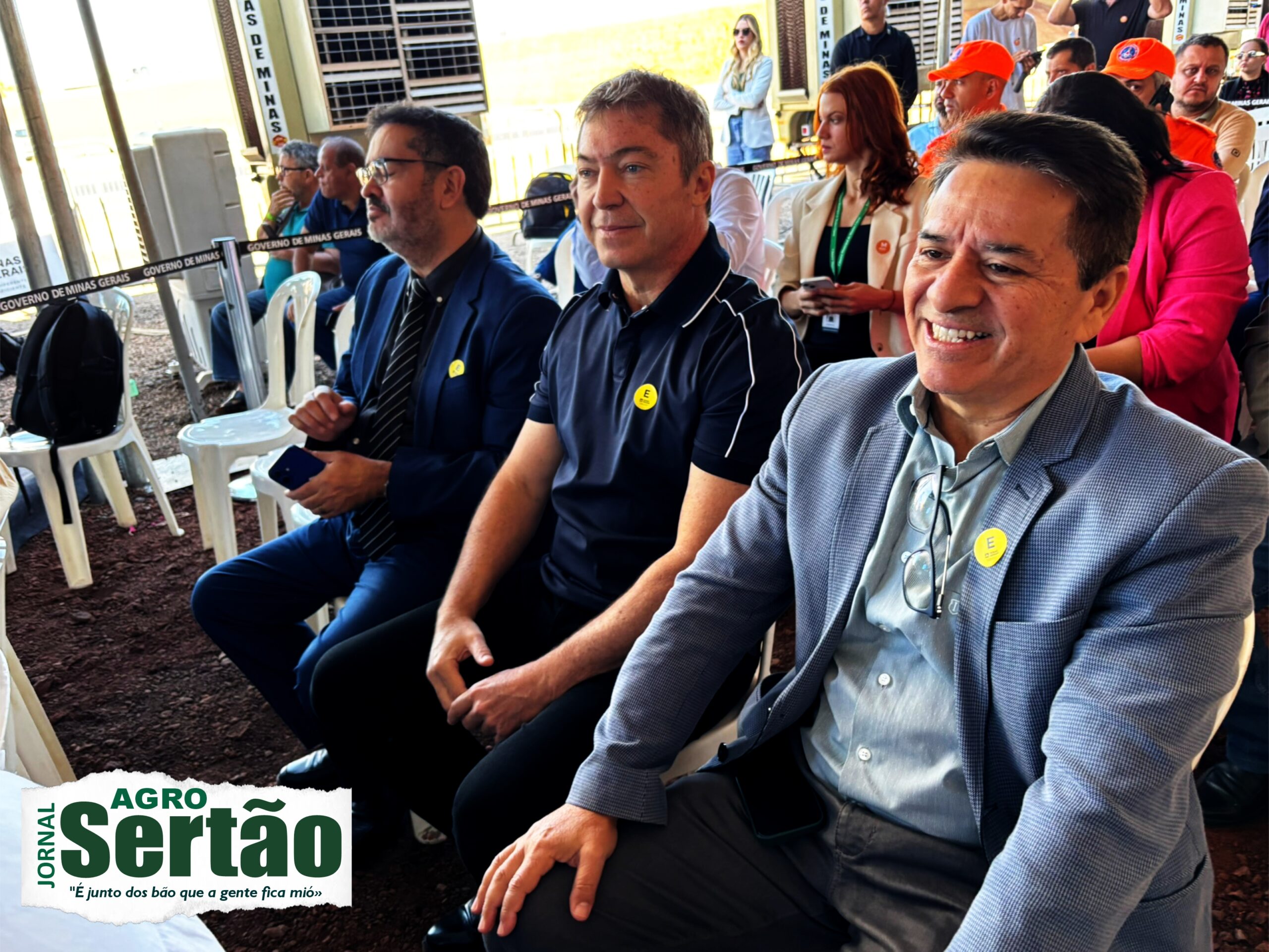 
A inauguração reuniu diversas autoridades, entre elas deputados estaduais, lideranças regionais, o reitor da Unimontes, representantes da PRF, da Polícia Militar, da Receita Federal e do Corpo de Bombeiros.
