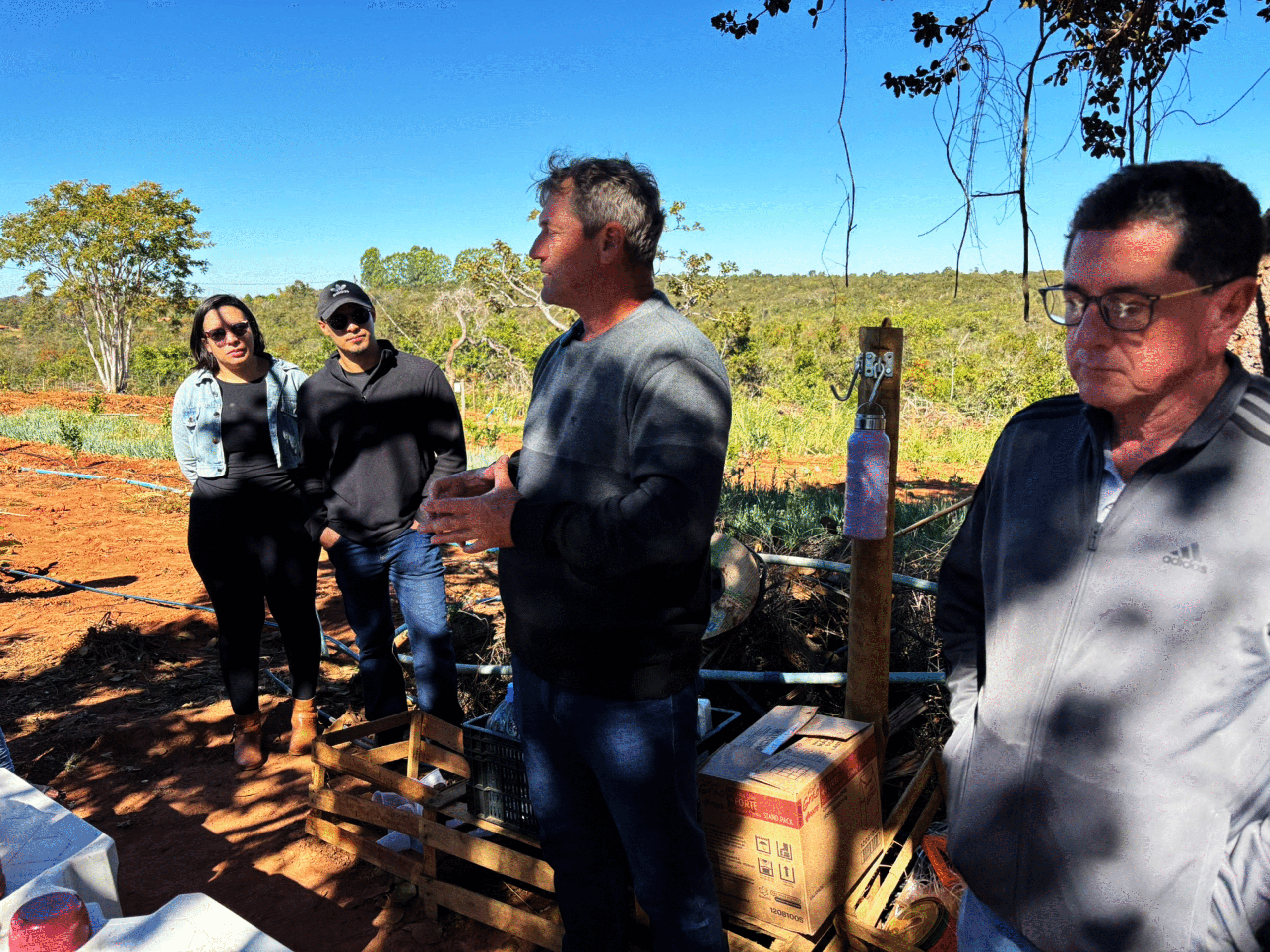Segundo Geraldo, a nossa região tem clima e altitude propícios ao cultivo de frutas, com destaque para a grande variação térmica entre o dia e a noite — fator determinante para a qualidade das safras.