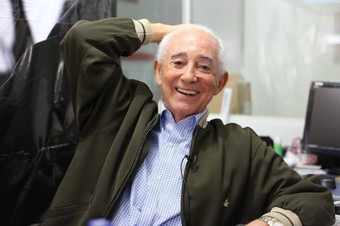 Ainda menino, ajudava o pai — o alfaiate autodidata Nino de Souza Guedes.