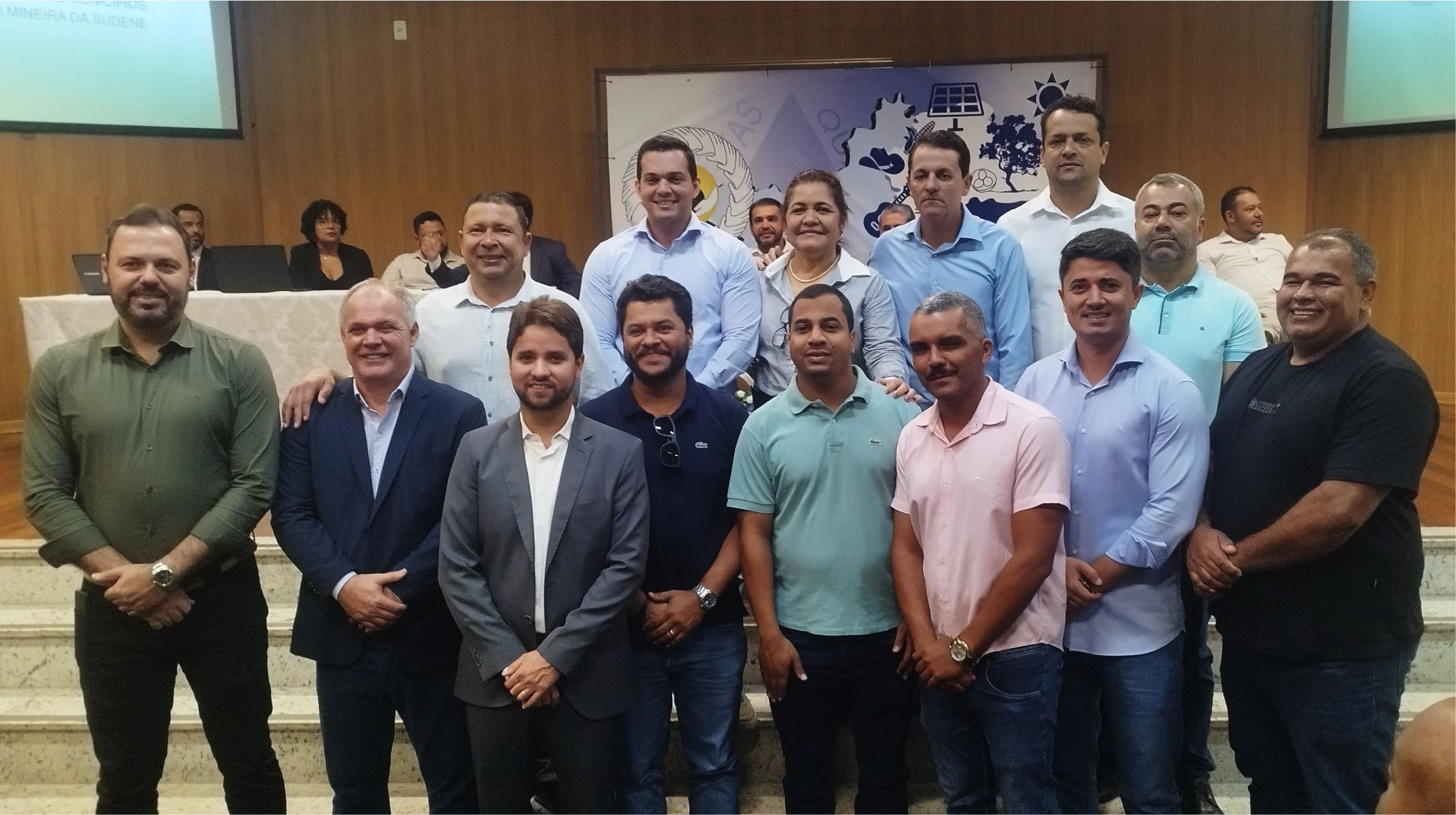 Visitei unidades em cidades-polo, como Grão Mogol, e constatei que muitas já possuem estrutura básica. O que falta são investimentos em corpo clínico, manutenção e valorização dos profissionais da saúde.