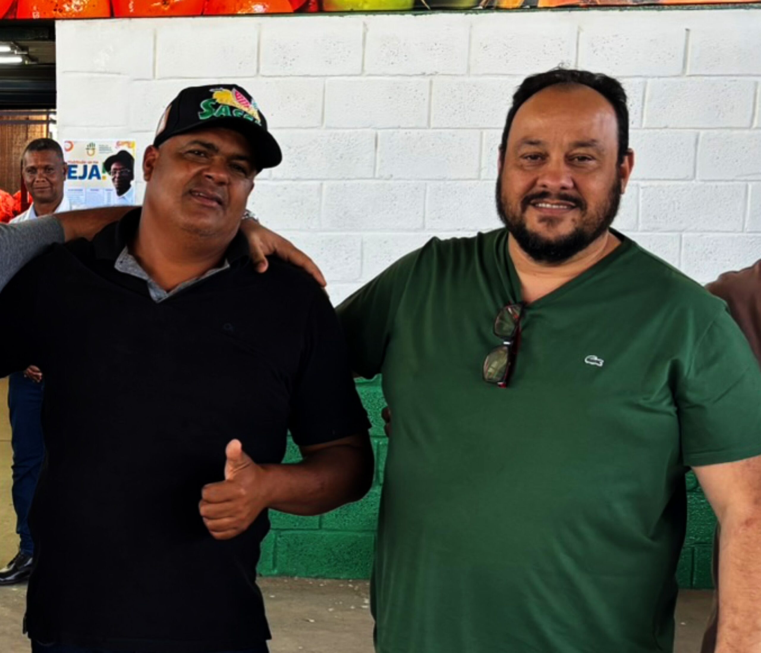 Simples, carismático, prestativo, de fácil diálogo e dono de uma humildade sem igual. Um ser humano diferenciado. Eu, particularmente, sou imensamente grato a esse homem de luz" — relata o amigo Sassá da Ceanorte.
