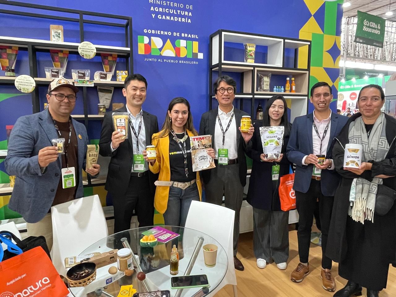 O ápice da participação brasileira foi a conquista do prêmio de Melhor Pavilhão da Expoalimentaria 2025. 