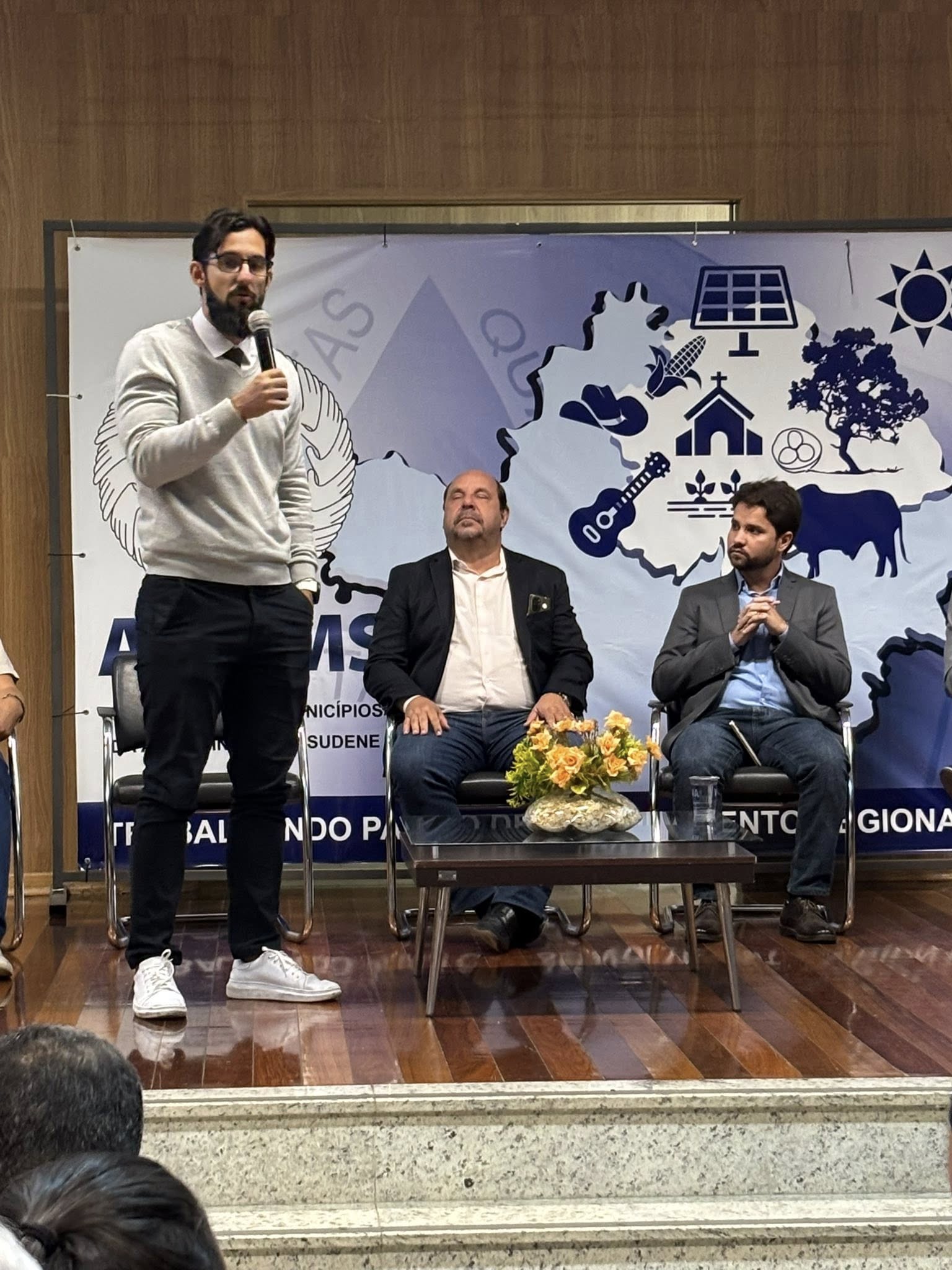 Ao final da reunião, a sensação era de que o Norte de Minas deu um passo firme e concreto rumo à sua consolidação como referência logística e industrial do interior de Minas
