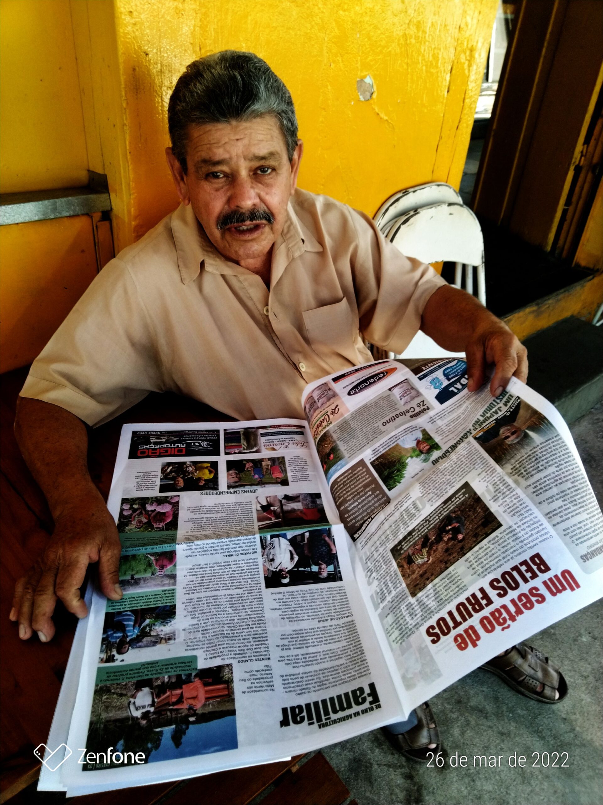 No Bar do Joaquim, a cultura não é levada — ela nasce ali.
Nasce no riso despretensioso dos amigos, nos bate-papos ao cair da tarde, naquele happy hour tipicamente catrumano. Por ali já passaram figuras inesquecíveis, artistas que deixaram marcas profundas na história local e que amavam a Velha Baixada mais que qualquer “Rapariga do Bonfim”.