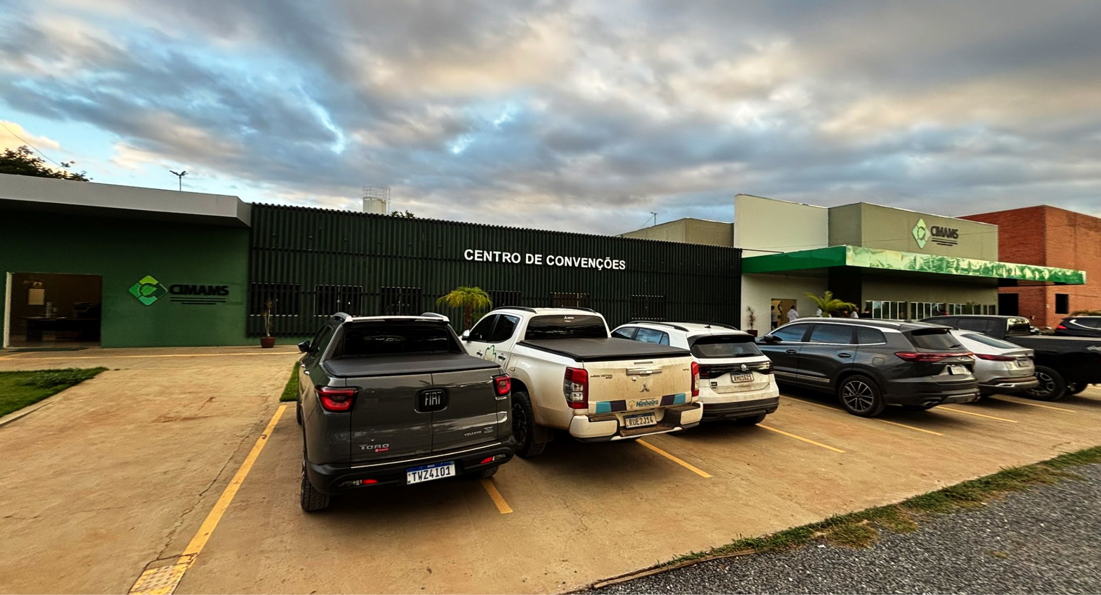 Estiveram presentes no evento figuras de destaque, como o deputado Arlen Santiago, o presidente do CIMAMS, Adaíldo Rocha (Tampinha), além de vários chefes do Executivo e gestores educacionais interessados em conhecer mais sobre essa inovação que pode redefinir o modelo de ensino e aprendizagem no país.