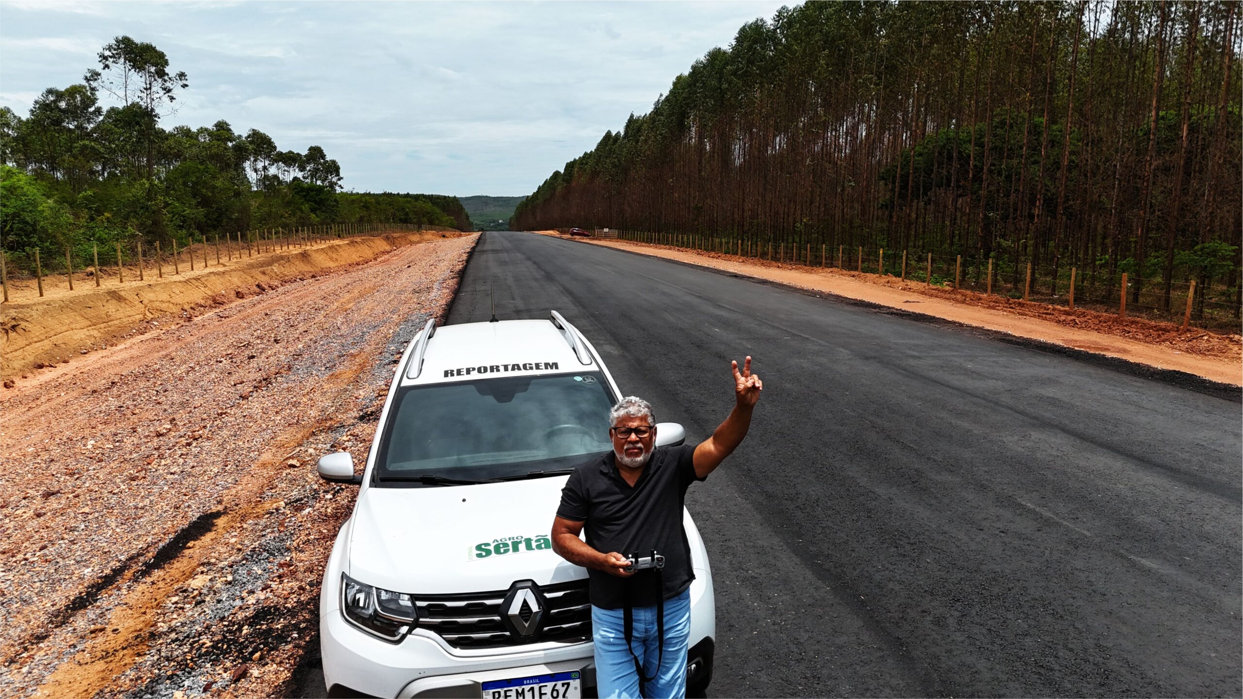 
É a reafirmação de que, quando o povo decide caminhar e a liderança decide agir, o futuro deixa de ser miragem e se torna realidade concreta — como as raízes profundas do eucalipto, como o fogo da cachaça, como o sustento do polvilho.
