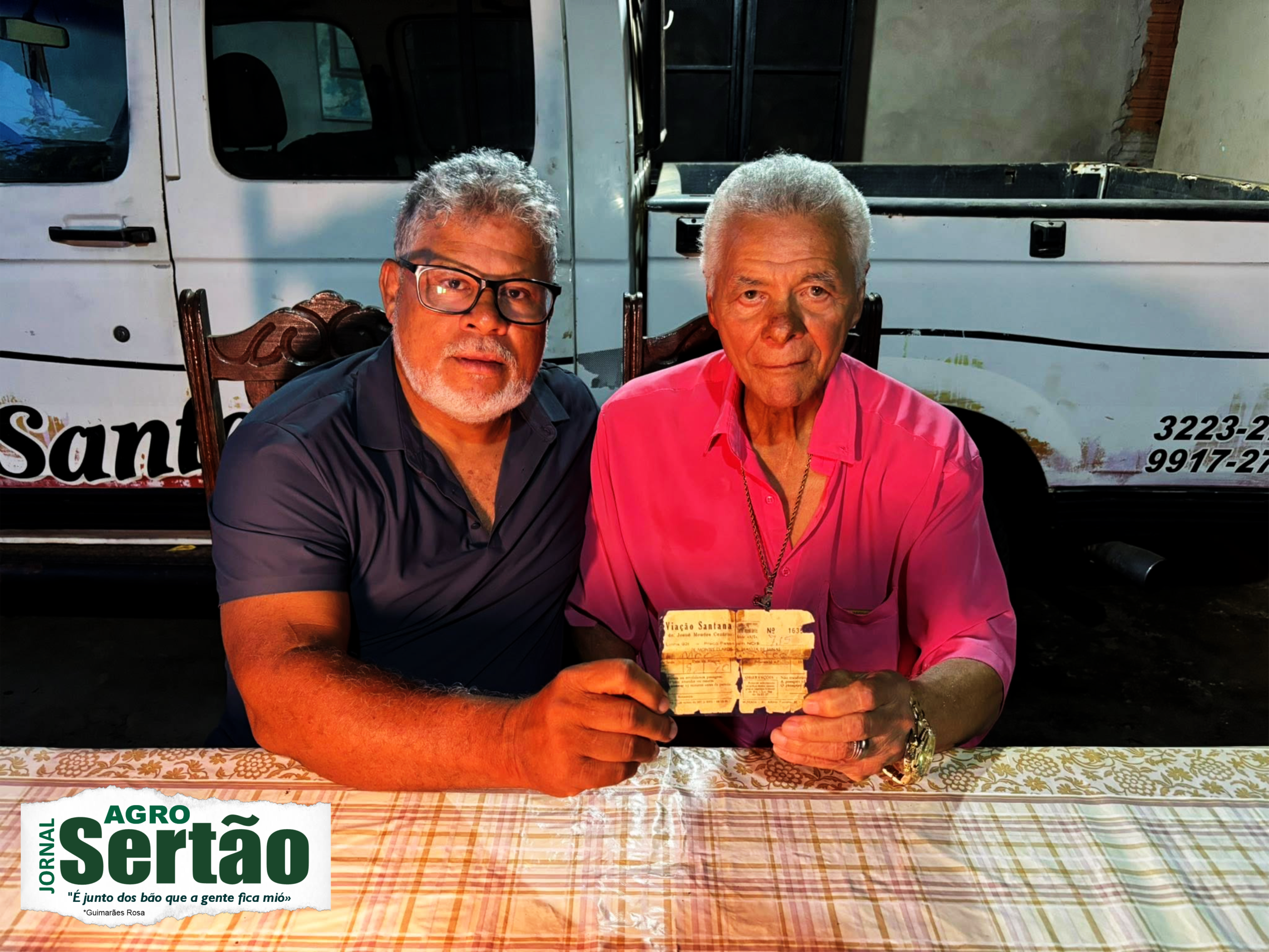 Na tarde desta quinta-feira, 8 de janeiro, quando a tragédia completou 56 anos, tive a oportunidade de entrevistar Francisco José Barbosa, conhecido como Chicão da Sanfona, morador do bairro Santos Reis, em Montes Claros, e um dos sobreviventes daquele acidente.

Seu Chicão carrega cicatrizes de queimaduras pelo corpo, marcas que o tempo não apagou. Mais do que números ou registros oficiais, seu relato devolve humanidade ao fato: o caos, os gritos, a dificuldade de reconhecer corpos, famílias que nunca puderam se despedir.
