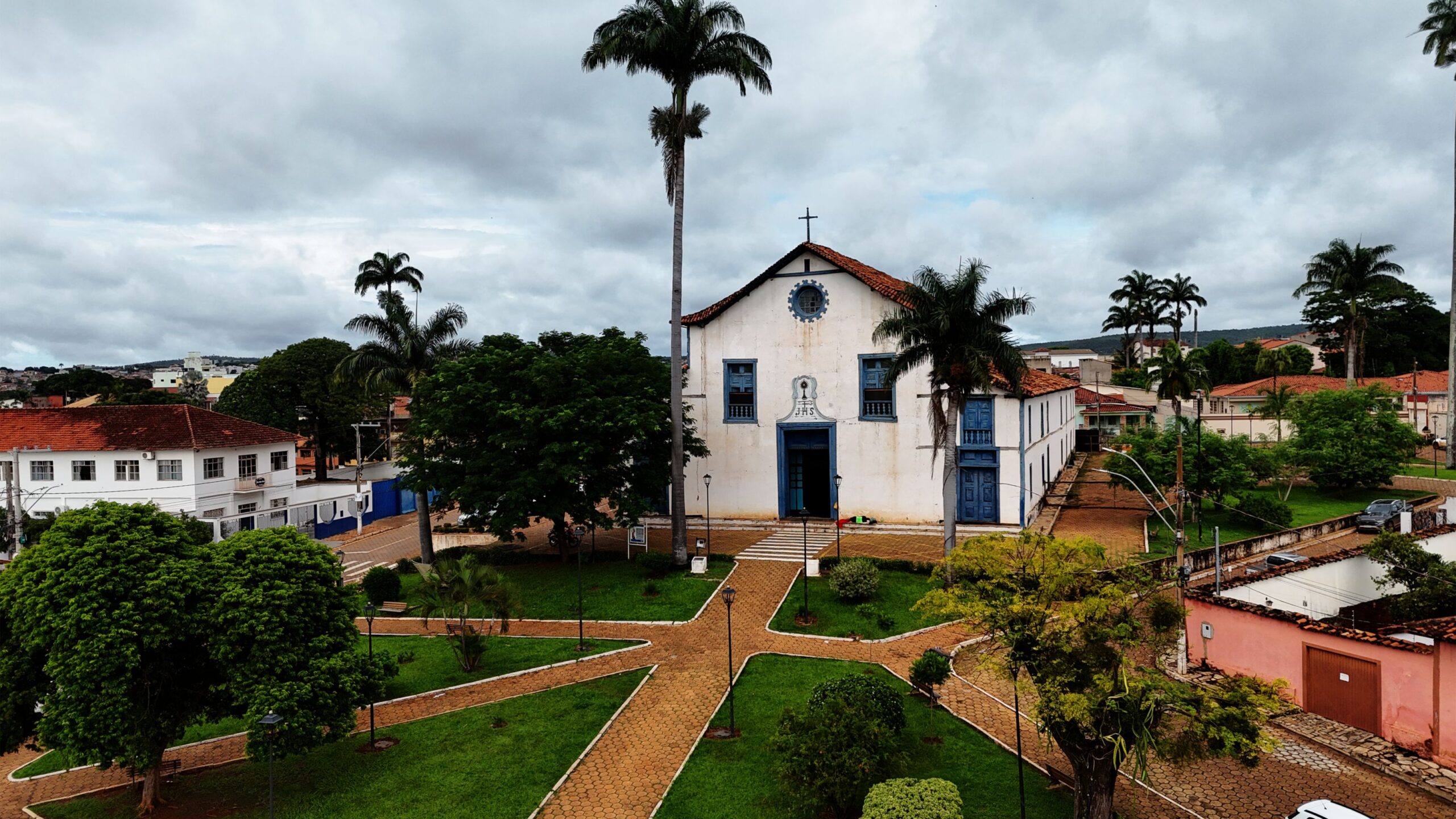 Essa memória ainda hoje se impõe. As igrejas do século XVIII — como a Matriz de Santo Antônio, a Igreja do Rosário dos Pretos e a de Sant’Anna — permanecem como guardiãs do tempo, abrigando imagens sacras, fé e identidade. 