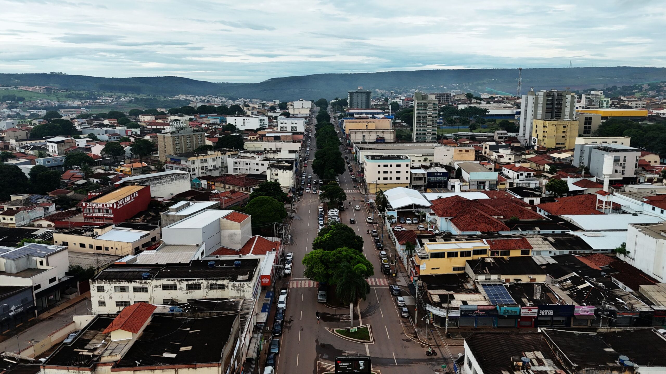 O que mais me chamou atenção nessa imersão foi justamente esse contraste. Paracatu é antiga e moderna ao mesmo tempo. É colonial e contemporânea. É ouro, gado, grão, fé, cultura e hospitalidade. Um polo que irradia desenvolvimento, tecnologia e arte para todo o Noroeste de Minas, sem perder o jeito acolhedor de sua gente.