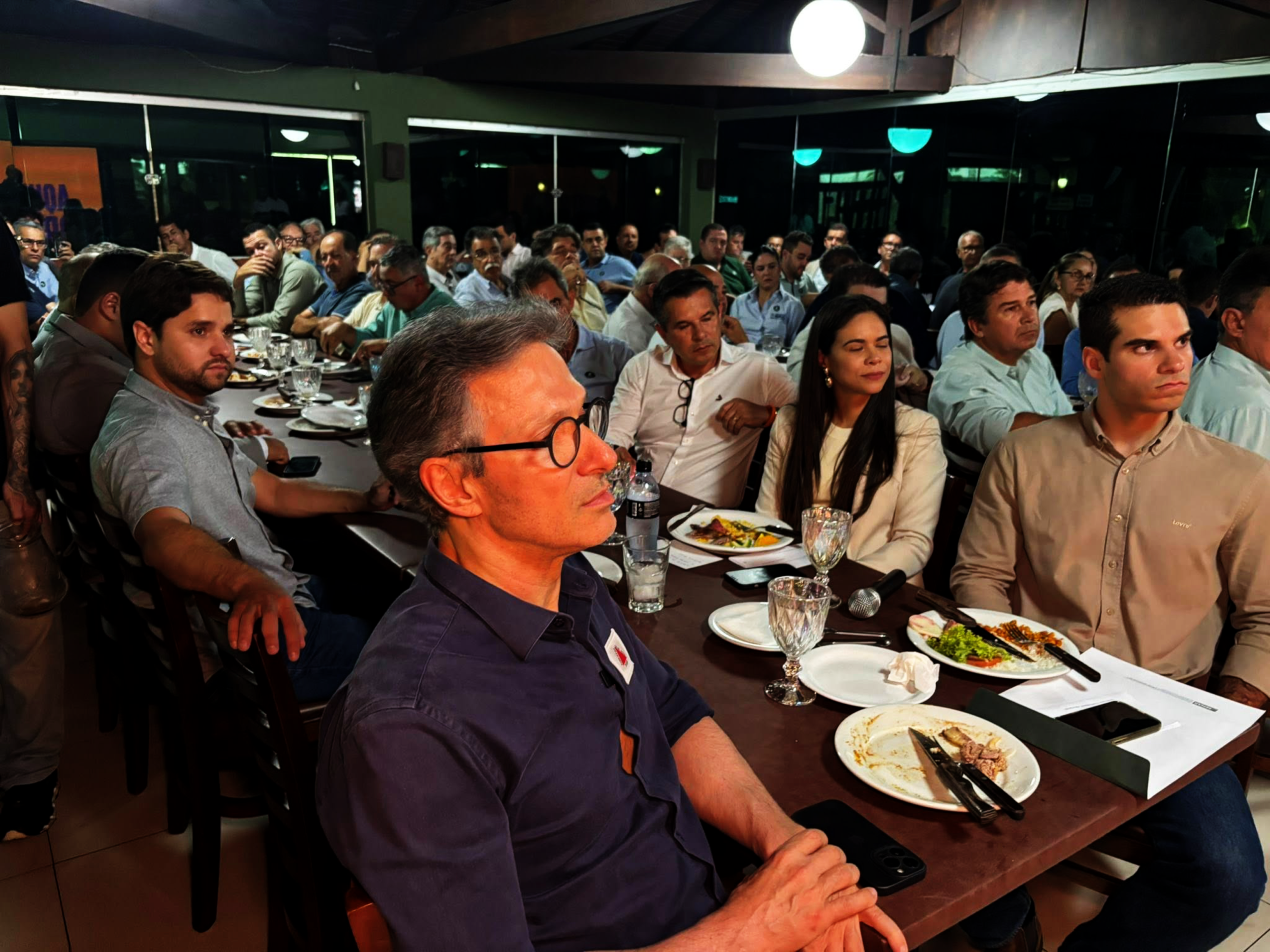 Nesta semana, em Montes Claros, acompanhei um encontro que reuniu lideranças políticas e representantes do agronegócio do Norte do estado. A reunião, organizada pela Associação dos Sindicatos dos Produtores Rurais do Norte de Minas (Aspronorte), colocou frente a frente produtores, dirigentes de instituições financeiras, representantes do setor público e o próprio governador.