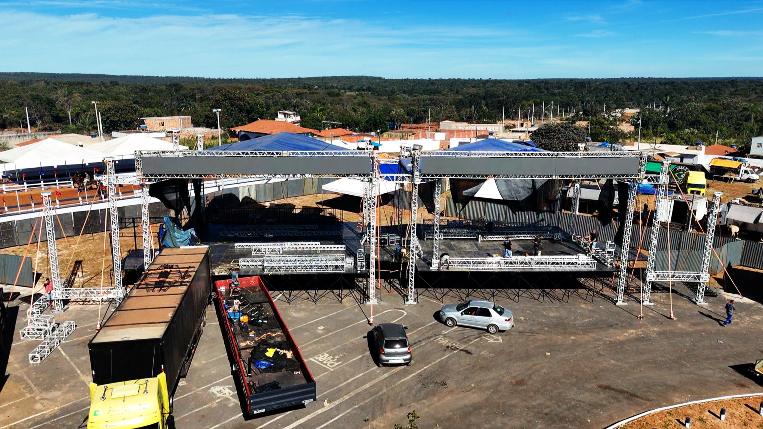 Ontem, terça-feira, eu estive visitando a cidade de Coração de Jesus para acompanhar de perto os bastidores da preparação da tradicional 39ª Vaquejada Nacional de Coração de Jesus, que acontecerá neste final de semana e promete reunir milhares de pessoas de toda a região.
