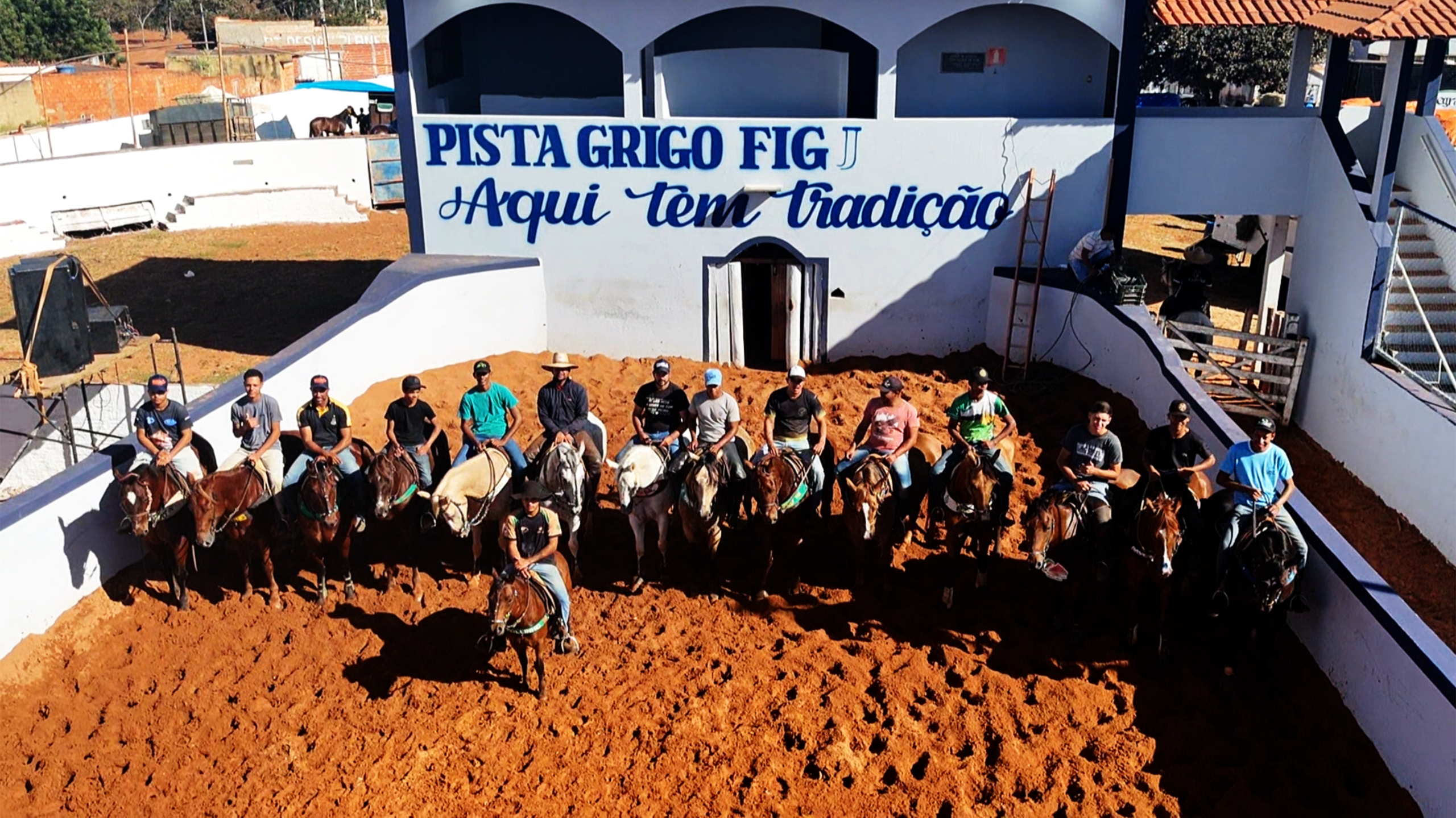 Ontem, terça-feira, eu estive visitando a cidade de Coração de Jesus para acompanhar de perto os bastidores da preparação da tradicional 39ª Vaquejada Nacional de Coração de Jesus, que acontecerá neste final de semana e promete reunir milhares de pessoas de toda a região.