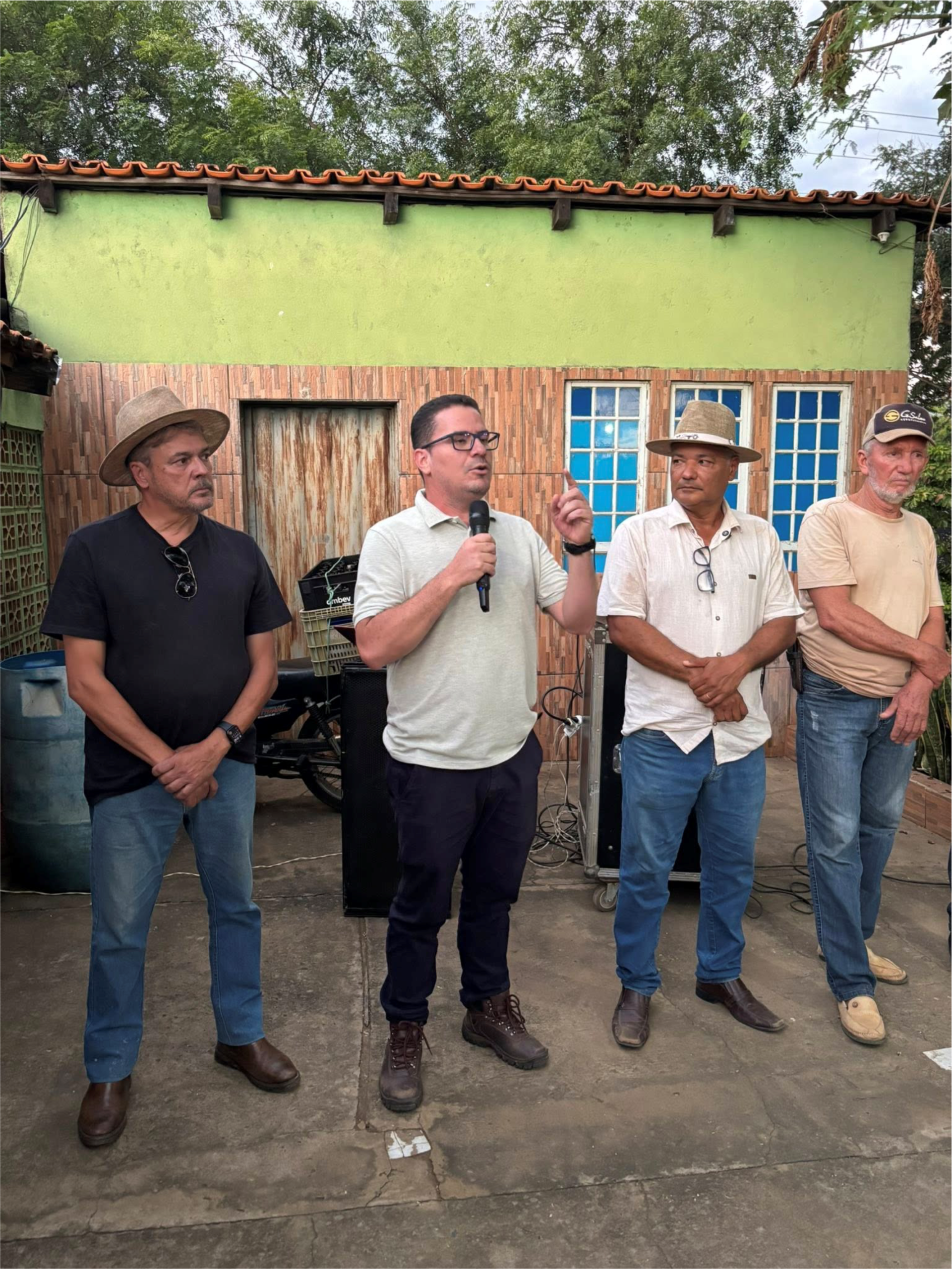 
O jovem vereador Diego Moreira, presidente da Câmara Municipal de Jaíba, também se posicionou ao lado da população e criticou duramente a proposta. Segundo ele, o projeto desconsidera completamente a legitimidade das famílias que vivem na região há décadas.
