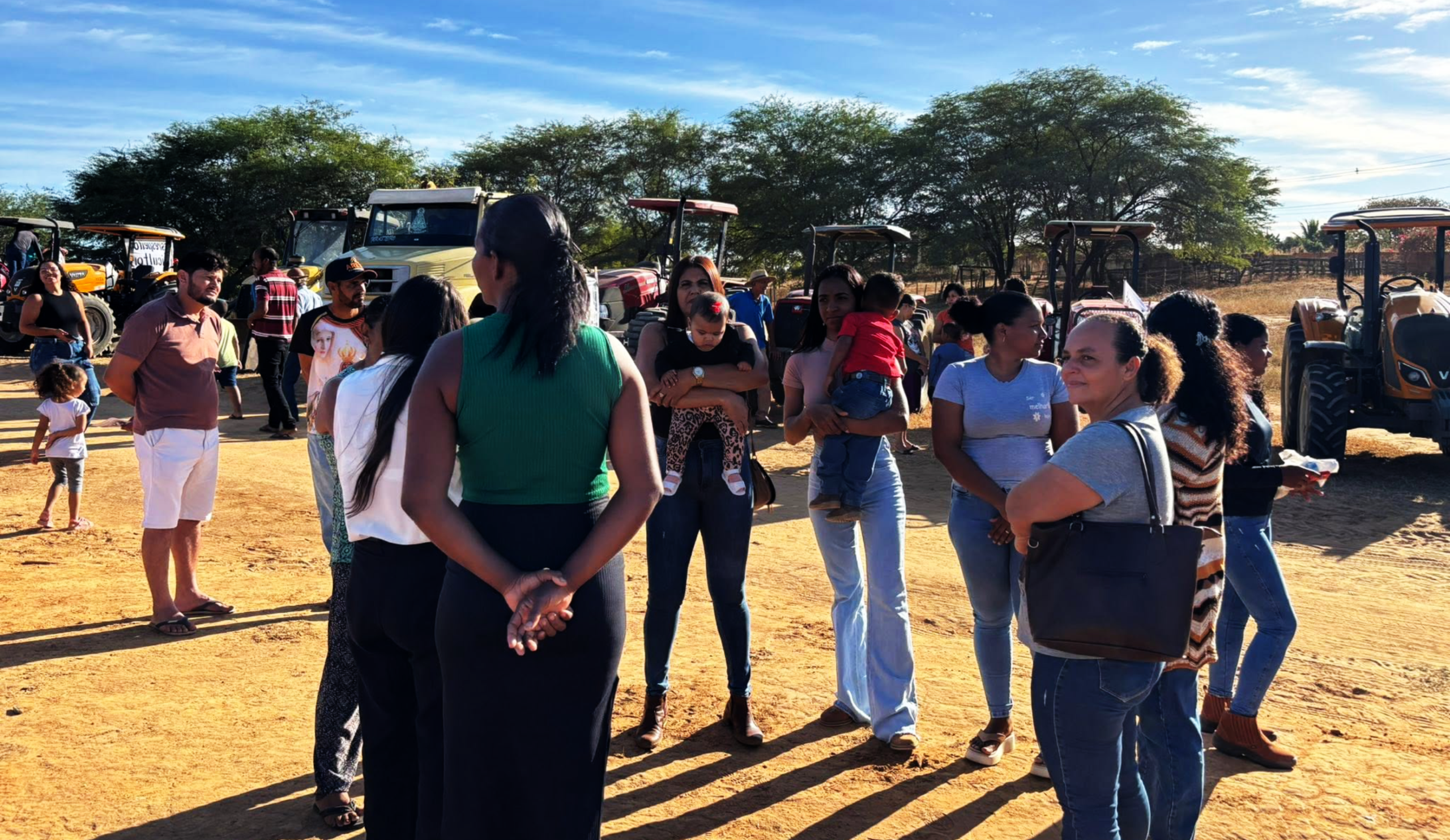O que mais me chamou a atenção foi a união da comunidade.
Homens, mulheres, idosos e crianças participaram da mobilização com um único propósito: defender aquilo que consideram um direito adquirido após décadas de trabalho.

