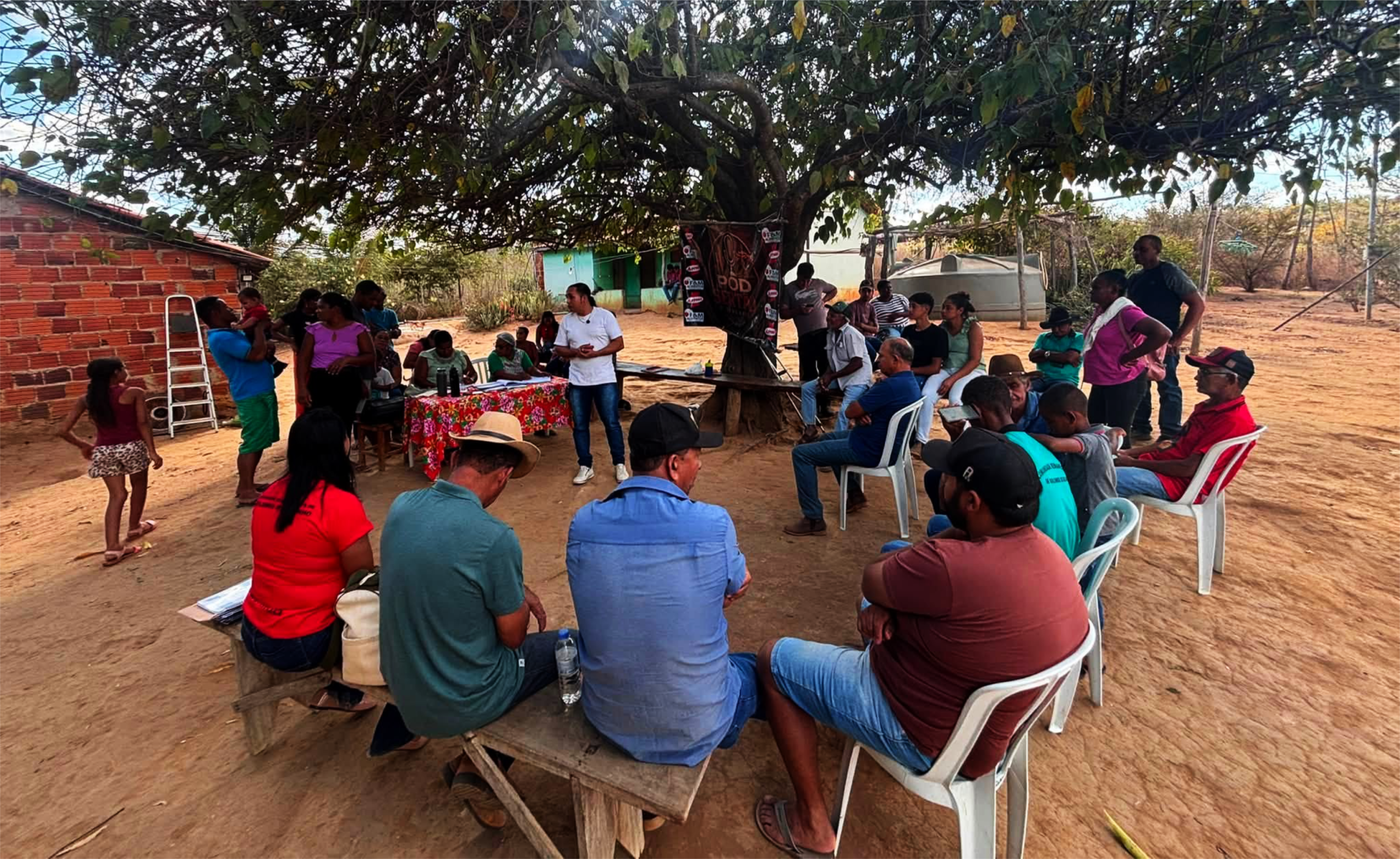 Neste domingo, 16 de agosto, estive na Comunidade Quilombola do Brejinho, na zona rural de Coração de Jesus, e vivi mais uma daquelas experiências que reafirmam o sentido das minhas andanças pelo Sertão.