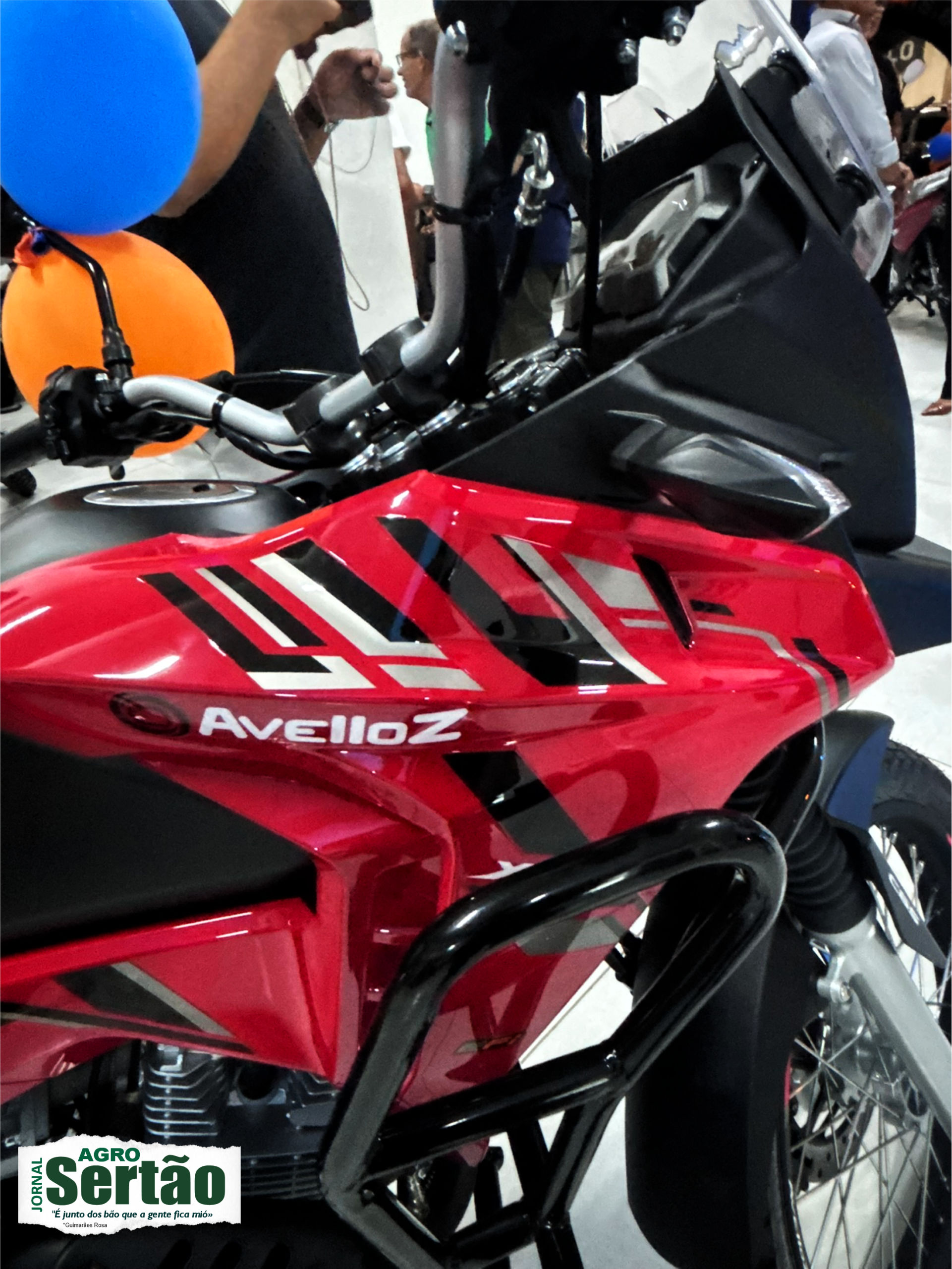 
A AZ170 BRAVO representa a entrada da Avelloz no segmento street, ampliando uma família que já conta com os modelos AZ125 Alfa e AZ160 Xtreme.
