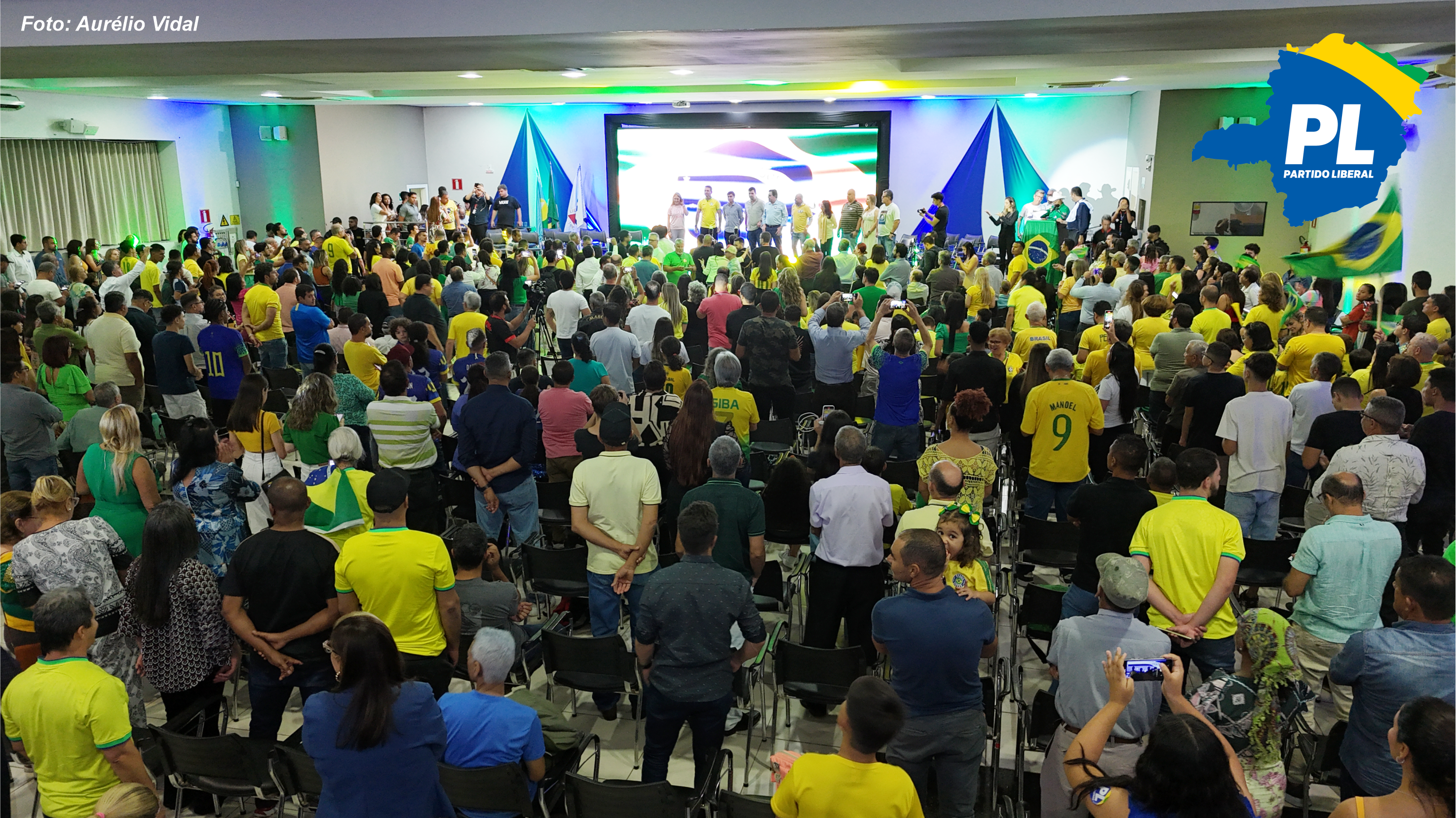 Segundo estimativas dos organizadores do evento, o auditório da OAB recebeu em torno de 1600 pessoas (inclusive na área lateral interna), dessas, uma parcela significativa de jovens descrentes até então com a política, mas que encontraram no discurso e na prática dos liberais um alento, uma esperança de efetivamente mudar Montes Claros, o estado e o Brasil.