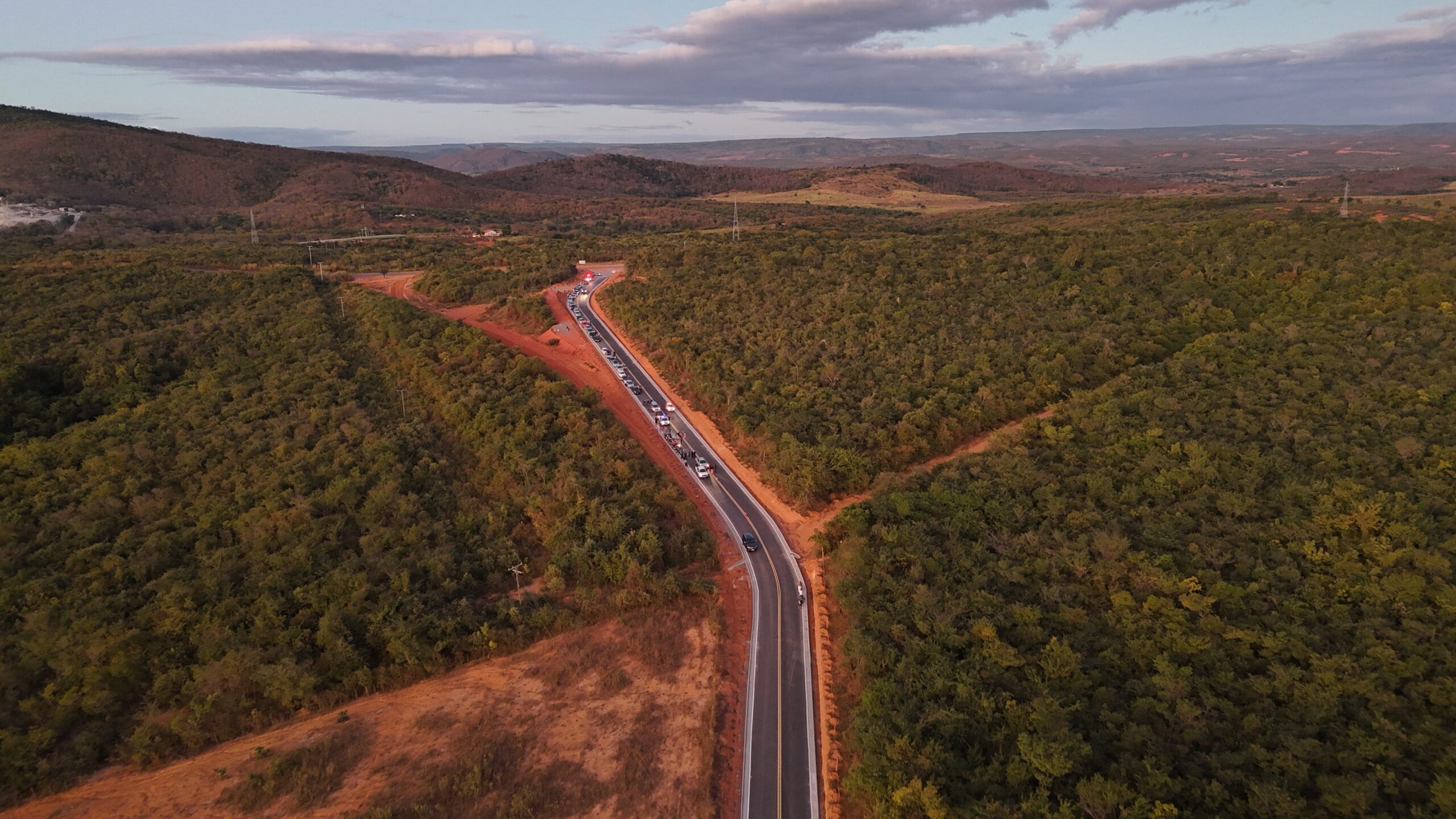 Este fim de semana, vai ficar marcado por um dos maiores feitos na comunidade rural de Nova Matrona, na região do Alto Rio Pardo: aconteceu a inauguração do asfalto.