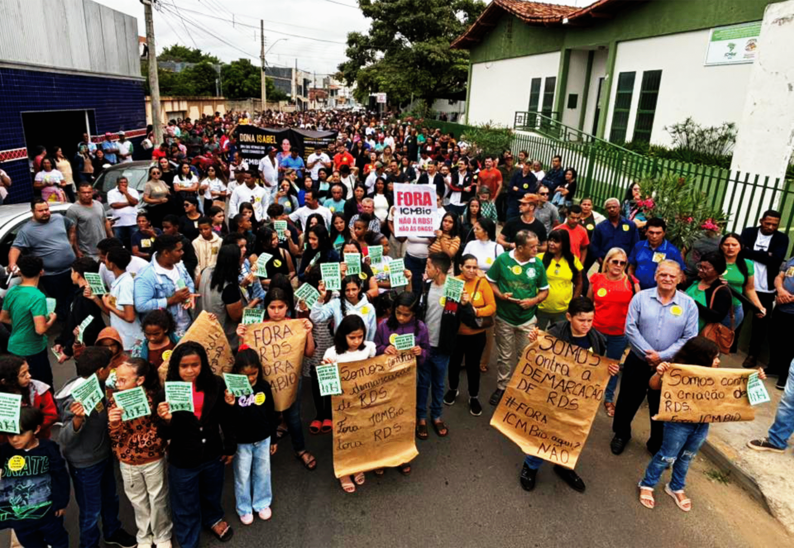 A Associação dos Municípios da Área Mineira da Sudene – AMAMS, pede perdão de multas aplicadas em produtores rurais do sertão norte mineiro. A instituição solicta ainda a revogação de decreto que engessa a produção agrícola e inviabiliza o desenvolvimento do setor produtivo do meio rural