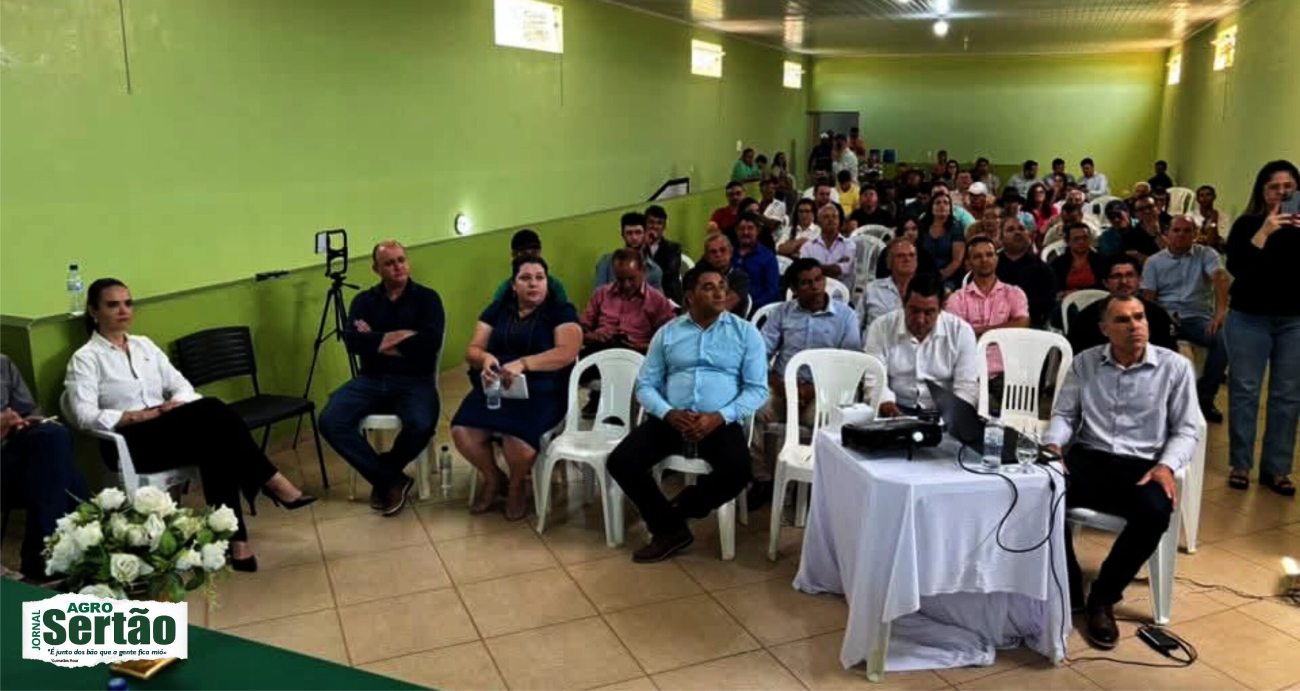 Saí da reunião com a certeza de que a situação é muito maior do que números em papéis oficiais. O que está em jogo é a sobrevivência de comunidades inteiras que vivem em harmonia com a terra há gerações. O sertanejo não pede privilégios; pede apenas justiça, equilíbrio e o direito de continuar vivendo do que planta e cria.