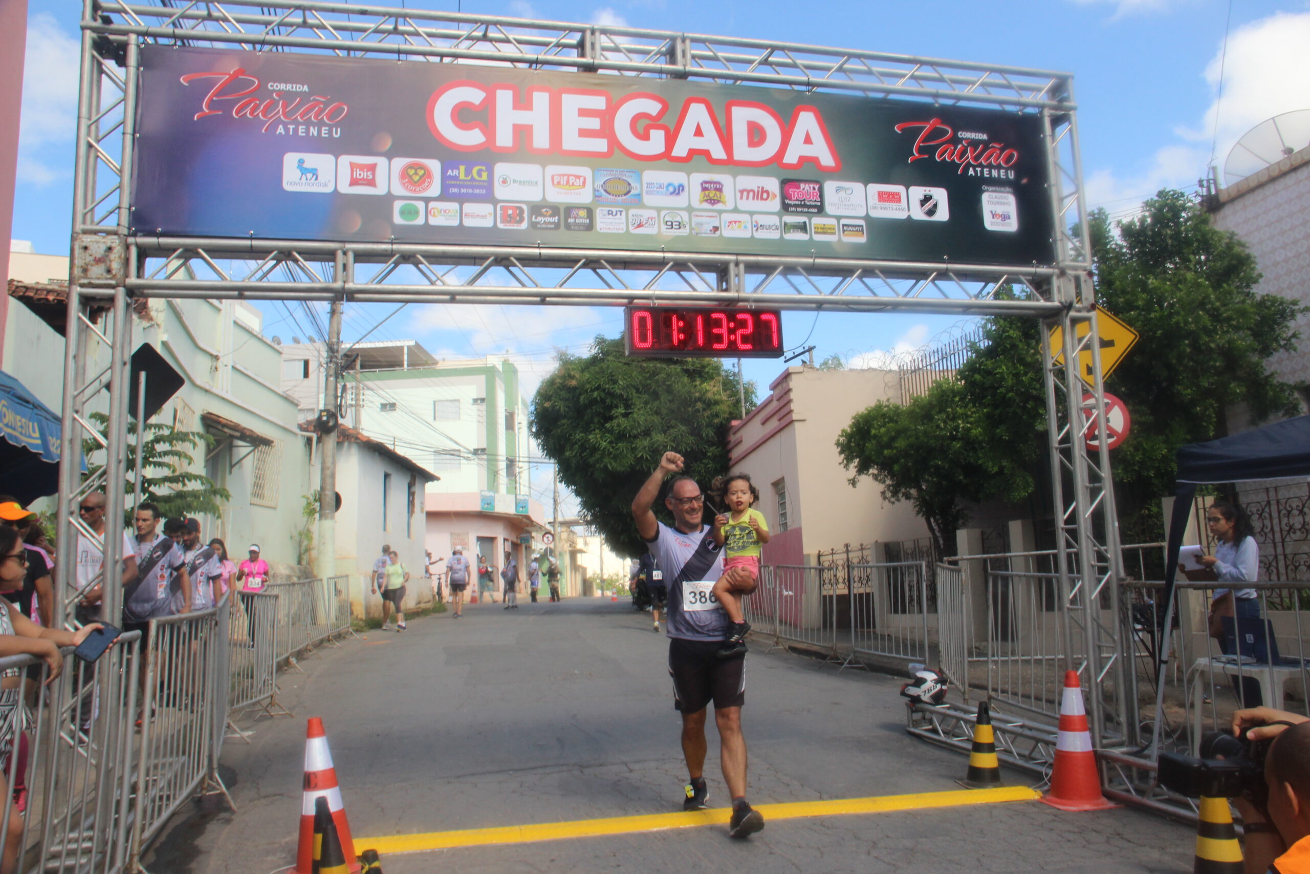 Seria um sonho se esse dinheiro fosse realmente aplicado no fomento do esporte, na valorização dos atletas, nas escolinhas de base, nos campeonatos de bairro, nas reformas das quadras e campos abandonados. Seria maravilhoso! Mas todos nós sabemos que não é assim que funciona. O roteiro é velho, o filme é repetido e o final é sempre o mesmo: os recursos são remanejados. E, mais uma vez, o esporte fica com as sobras, com a promessa e com o discurso bonito de sempre.