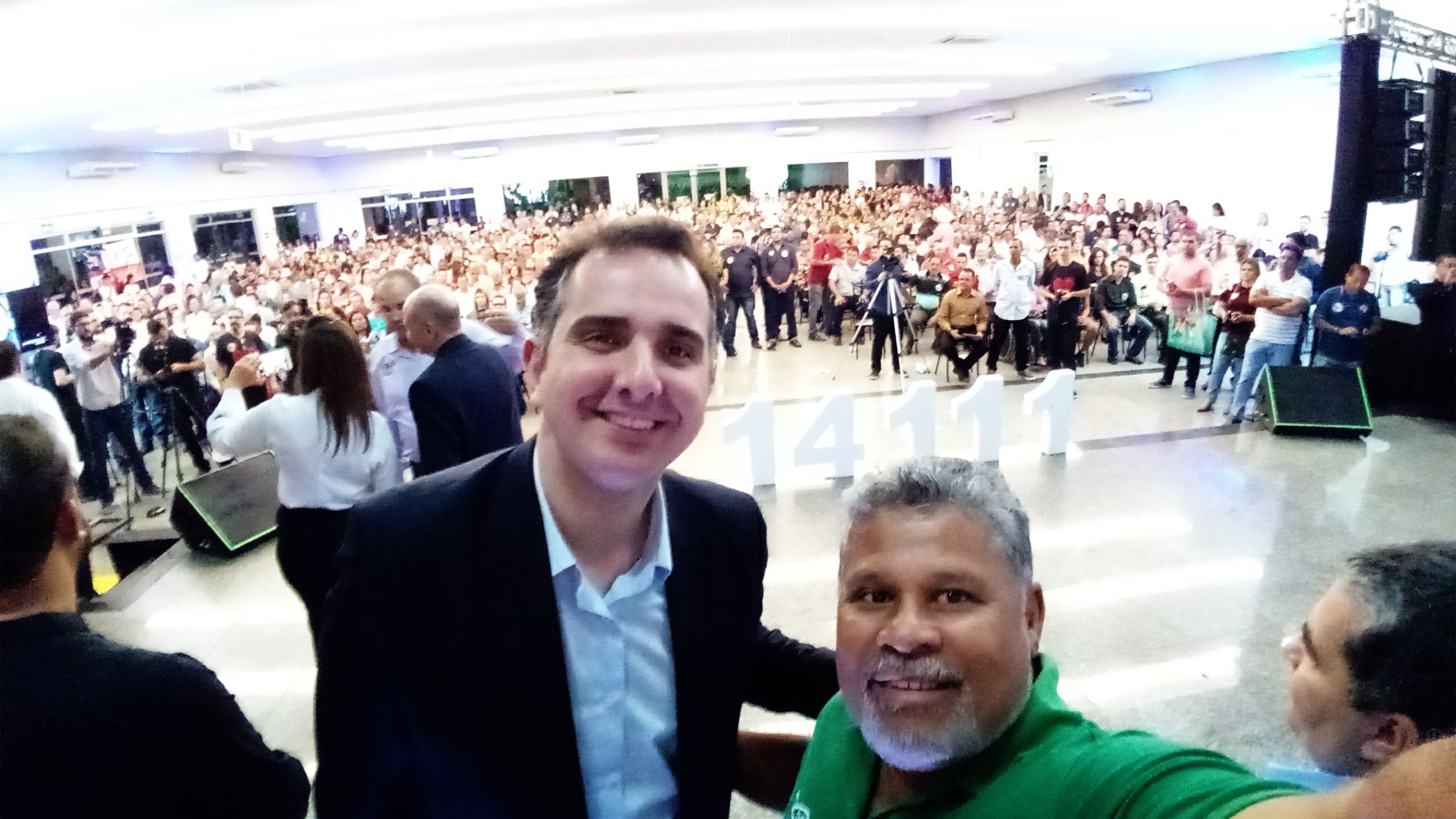 Mas o tempo, sempre ele, tratou de revelar a verdade. O senador Rodrigo Pacheco se afastou rapidamente das bases e se aproximou de onde jamais deveria ter se aliado: a esquerda que hoje domina o Planalto e os setores do STF que, inúmeras vezes, atropelaram a própria vontade dos brasileiros. O mineiro que prometeu independência virou peça submissa de um tabuleiro que não representa Minas Gerais. E a cada voto, a cada gesto, a cada silêncio conveniente, ele traía não só a mim — mas a todo um estado.