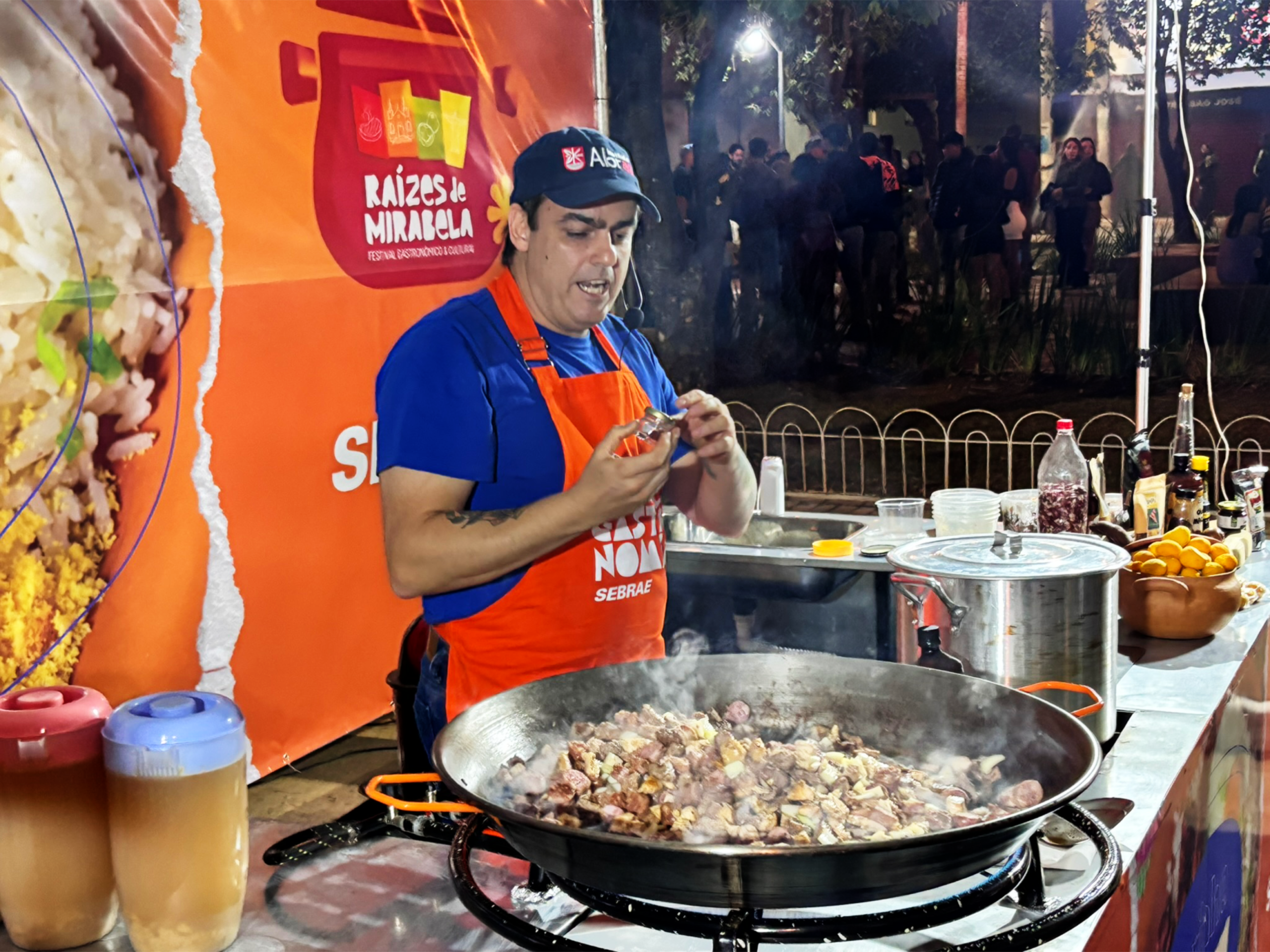 Durante os dois dias, a gastronomia regional dividiu espaço com manifestações culturais, apresentações de folias, capoeira, encontro de motociclistas e carros antigos, além do tradicional Enduro Ouro do Cerrado. Houve ainda espaço infantil gratuito, permitindo que famílias inteiras aproveitassem a festa.